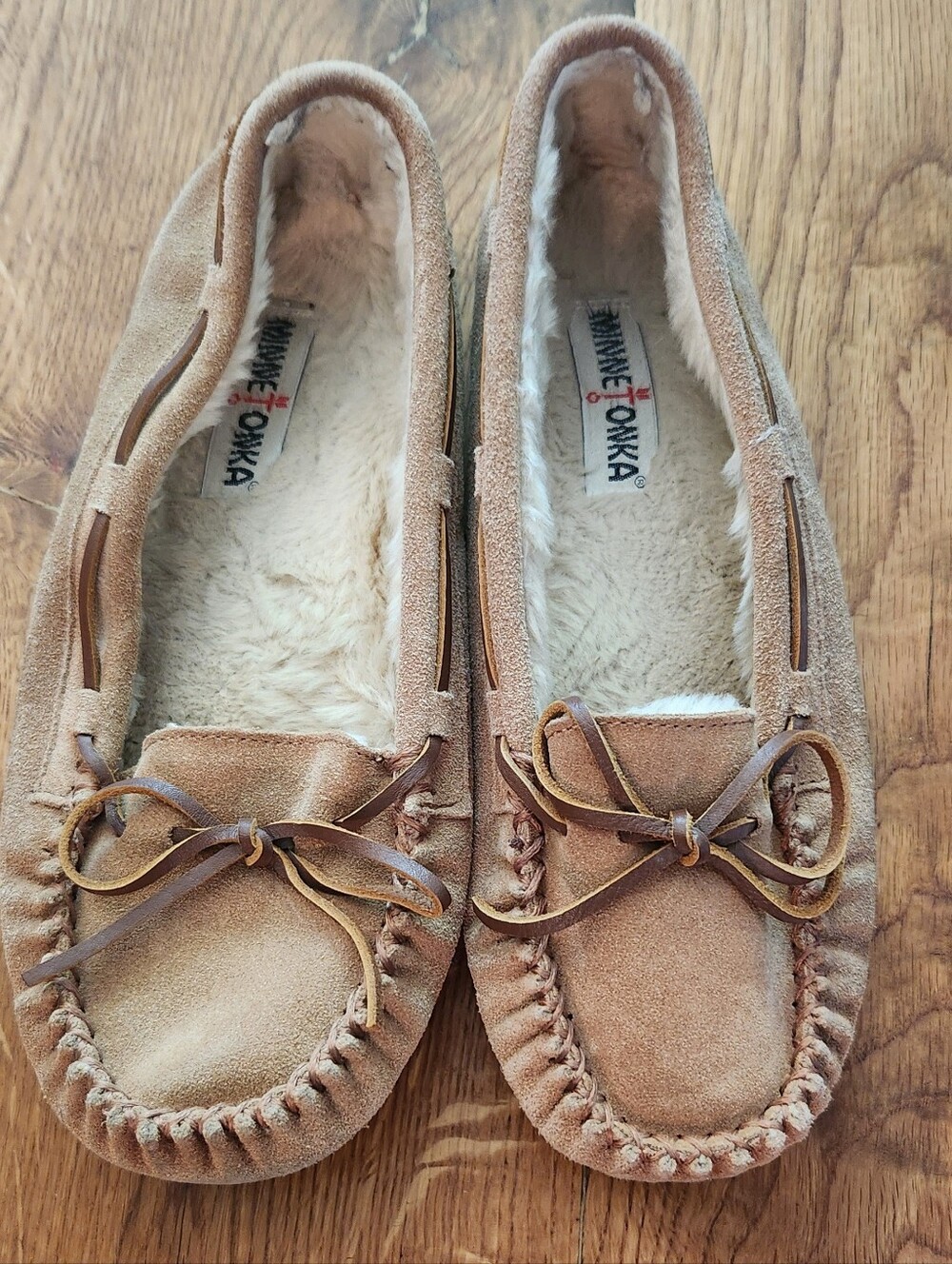 Minnetonka Women's Leather Moccasin Slippers